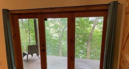 Real Log Cabin with lake view and minutes from 3 plus boat ramps!!!!