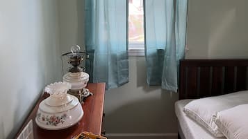 1 bedroom, desk, laptop workspace, free WiFi