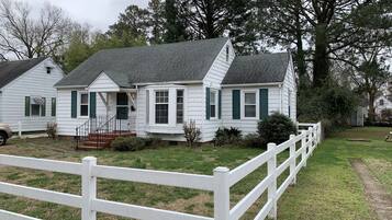 House, 2 Bedrooms | Exterior