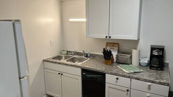 Apartemen, 2 kamar tidur | Dapur pribadi | Lemari es, oven, mesin pembuat kopi/teh, dan pemanggang roti