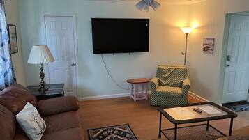 Apartemen, 2 kamar tidur | Area keluarga | Smart TV