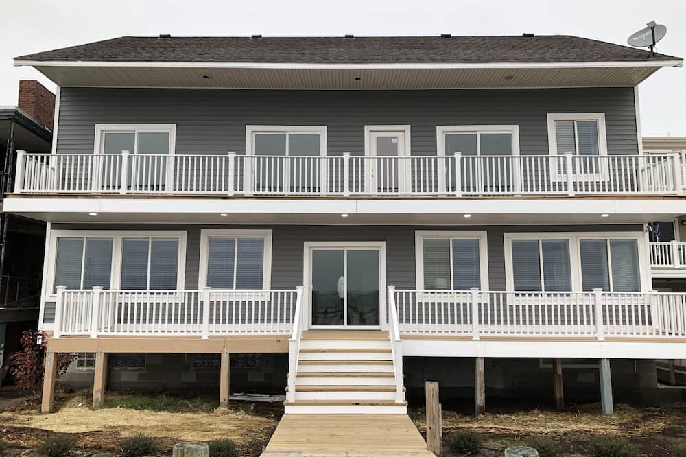 Mariners Cove 4 Bedroom Cottage by RedAwning