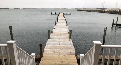 Mariners Cove 4 Bedroom Cottage by RedAwning