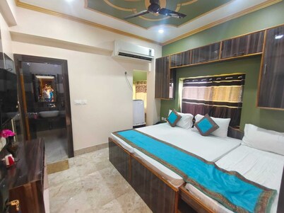 Hotel Sarnath International 