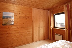 2 Schlafzimmer, Reisekinderbett, kostenloses WLAN, Bettwäsche