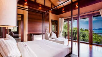 4 bedrooms, individually decorated, individually furnished, desk