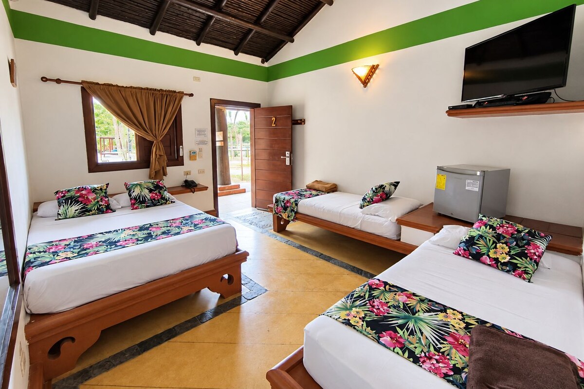 Standard Quadruple Room | Minibar, free WiFi, individually decorated, individually furnished