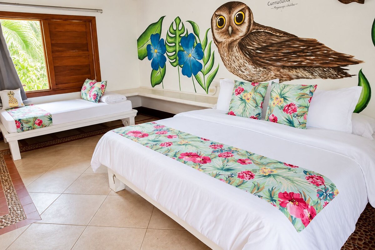 Premium Suite | Minibar, free WiFi, individually decorated, individually furnished