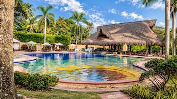 2 outdoor pools, sun loungers