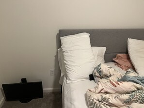 3 bedrooms, bed sheets - Spacious and sunny condo - family sized! (Randolph)