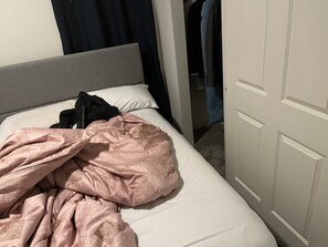 3 bedrooms, bed sheets