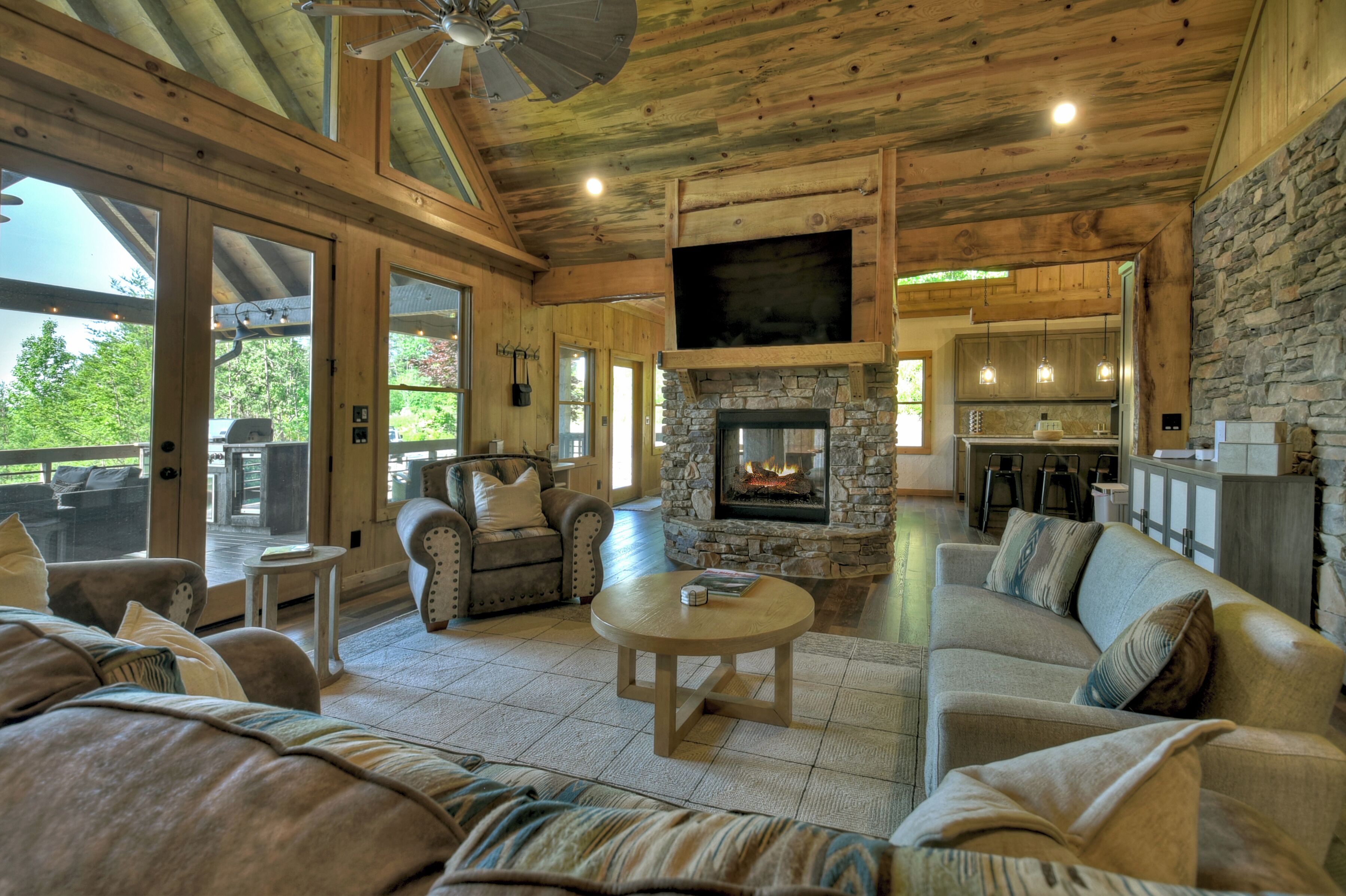 4 Br W Views, Private Trails, Hot Tub, 3 King Beds, Ev Charger - Mineral Bluff, GA
