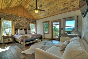 4 عدّة غرف نوم ومكتب ومكواة/لوح كي وواي فاي مجانًا