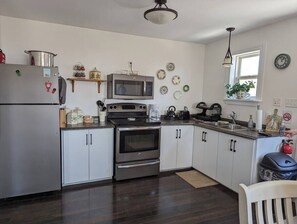 Fridge, oven, stovetop, coffee/tea maker - Oceanview Cottage (Twillingate)
