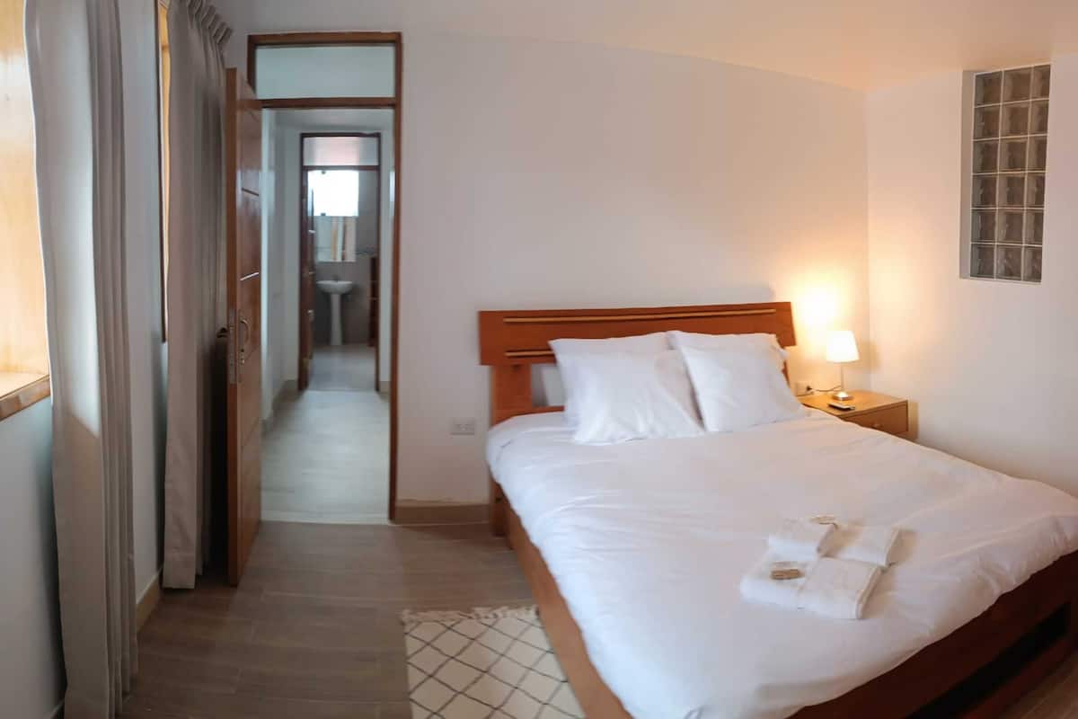 Exclusive Suite | Premium bedding, down comforters, desk, travel crib