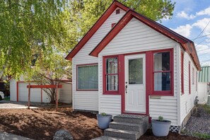 Exterior detail - Downtown* 30 min. to Skiing* Walk to Dining, Shopping, Parks, Museums, and more! (Kalispell)