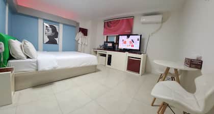 Dream Motel