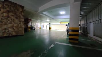 Parkir mandiri gratis dan parkir valet gratis