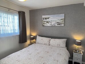 2 chambres, fer et planche à repasser, lit de bébé portatif, Wi-Fi