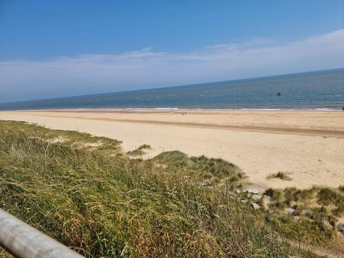 M & T Chalets.  Refurbished Chalet sleeps 5, in Scratby , 5 mins to the beach.
