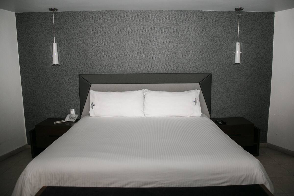 Junior Room | 1 bedroom, desk, iron/ironing board, bed sheets