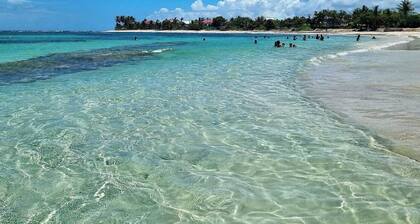 Villa 2 chambres 400M de la plage des Raisins Clairs