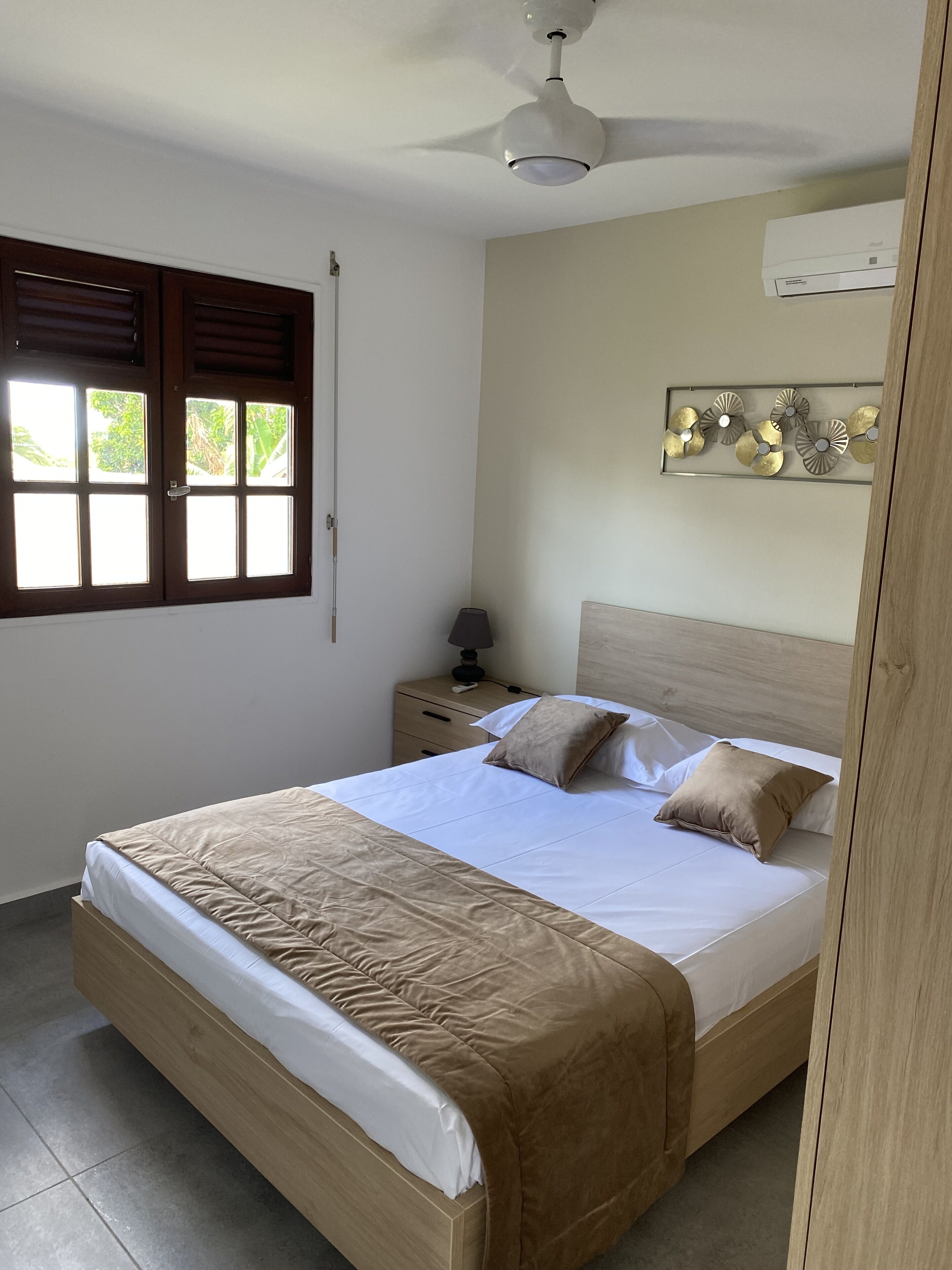 2 bedrooms, iron/ironing board, travel crib, free WiFi