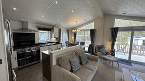 Living area - Escape Holidays Limited (New Quay)