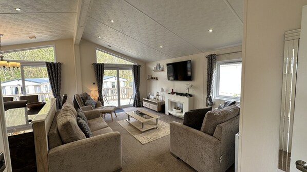 Living area - Escape Holidays Limited (New Quay)