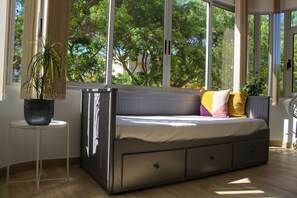 1 bedroom, bed sheets