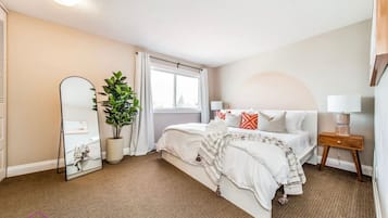 3 chambres, bureau, fer et planche Ă repasser, lit parapluie