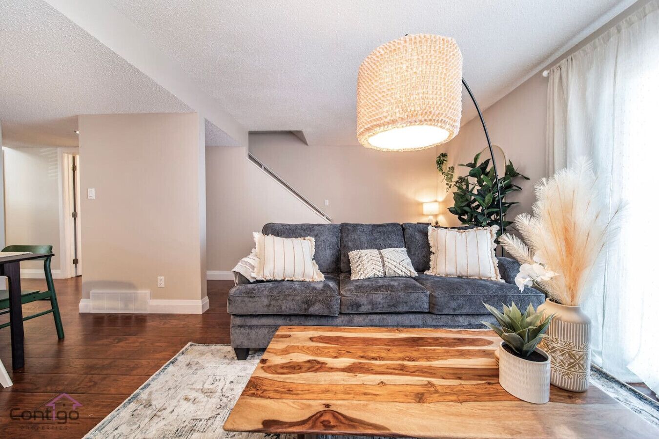 Smart TV, books, offices