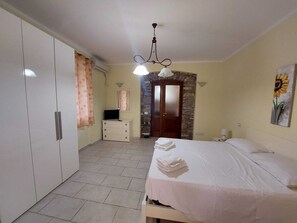 2 bedrooms, iron/ironing board, WiFi, bed sheets - Villa in Marina di Pisciotta (Marina di Pisciotta)