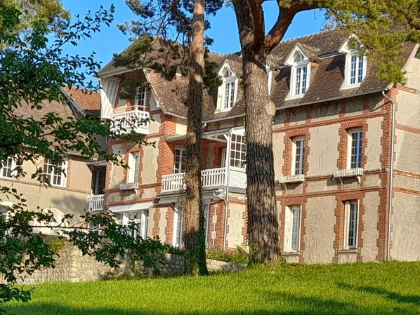 Exterior - Joli Appartement Dans Propriété Normande Surplombant la mer (Cricquebœuf)
