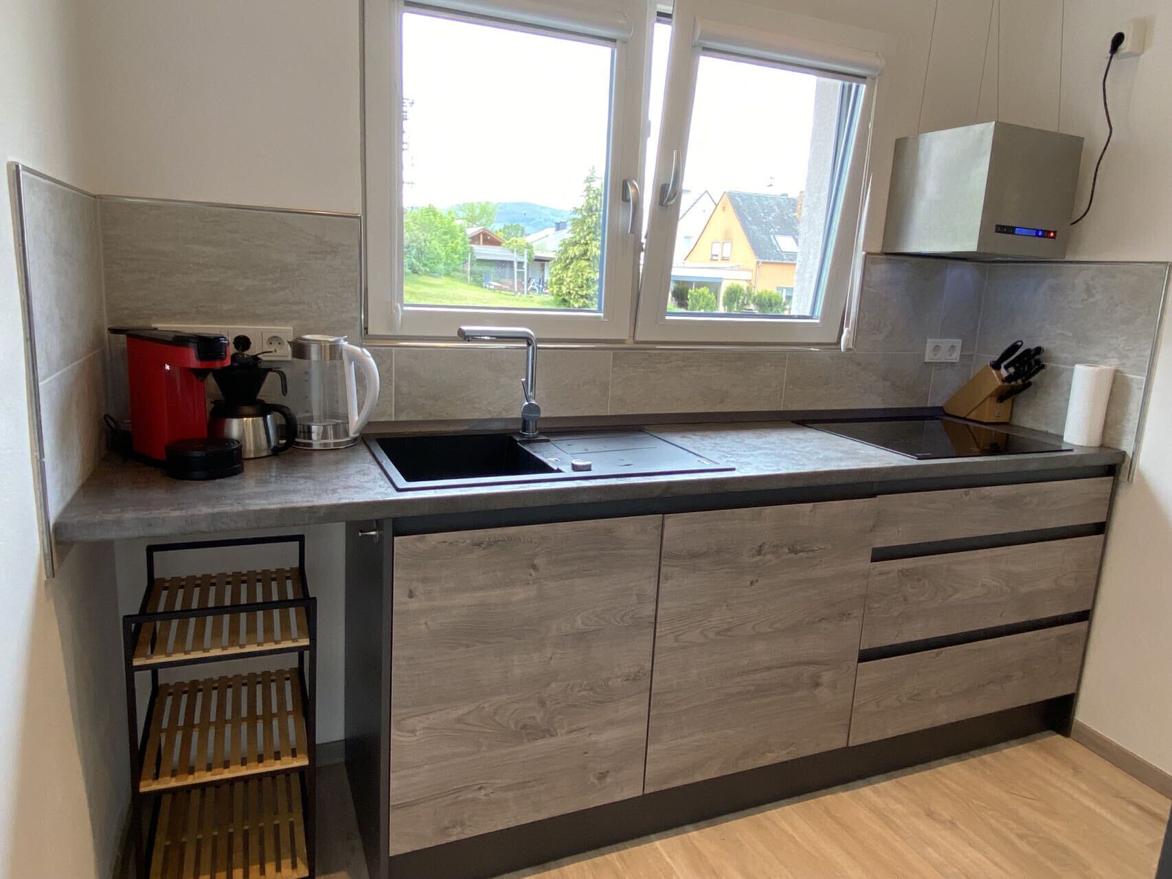Mikrovågsugn, ugn, spishäll och diskmaskin