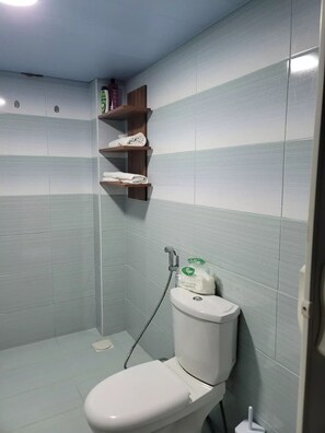 Hair dryer, towels, soap, shampoo - Less than 5 minutes to coast and easily accessible Apart (Beirut)