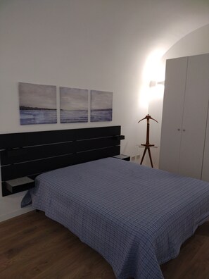 3 bedrooms, desk, iron/ironing board, travel cot
