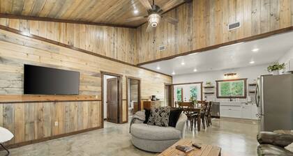 2bd 2ba Broken Bow cabin! 5-star reviews! Close to the Mountain Fork River!