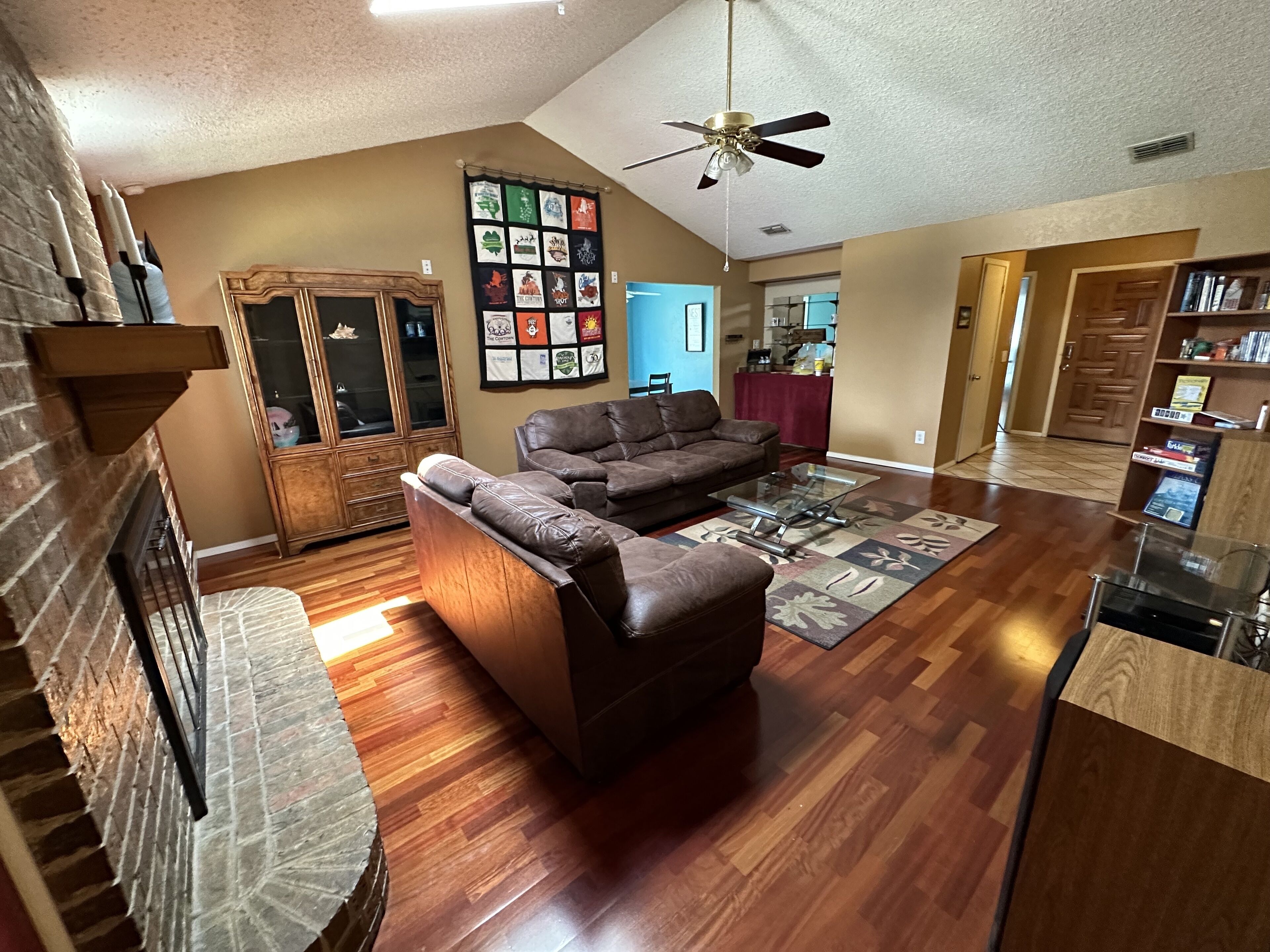 Smart TV, fireplace, DVD player