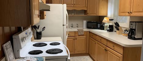 Fridge, microwave, oven, coffee/tea maker