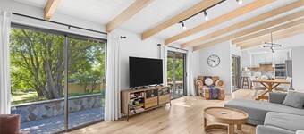 The Red House - Near Golf, Beaches & Communal Pool by Yosemite Region Resorts