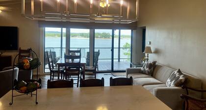 Large, shady patio with deep-water two-story dock with sunset views. Sleeps 8