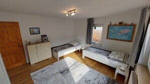 2 bedrooms, travel cot, free WiFi, bed sheets