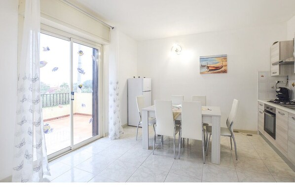 Dining - 2 Bedroom Private vacation home in Punta Braccetto (Punta Braccetto)