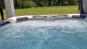 Bañera de hidromasaje exterior