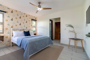 4 slaapkamers, een bureau, een strijkplank/strijkijzer, gratis wifi