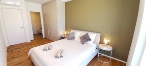 4 bedrooms, in-room safe, desk, iron/ironing board