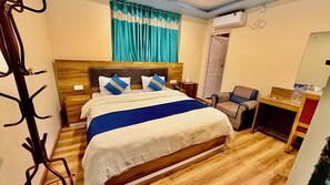 Basic Double Room | Hypo-allergenic bedding, free WiFi, bed sheets - Hotel Pathibhara (Taplejung)