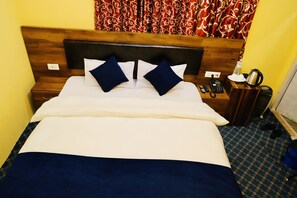 Quarto casal básico | Roupas de cama antialérgicas, Wi-Fi de cortesia, roupa de cama