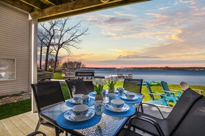 Outdoor dining - 4BR Lakefront · Pier · Game Room · Sleeps 16+ (North Webster)